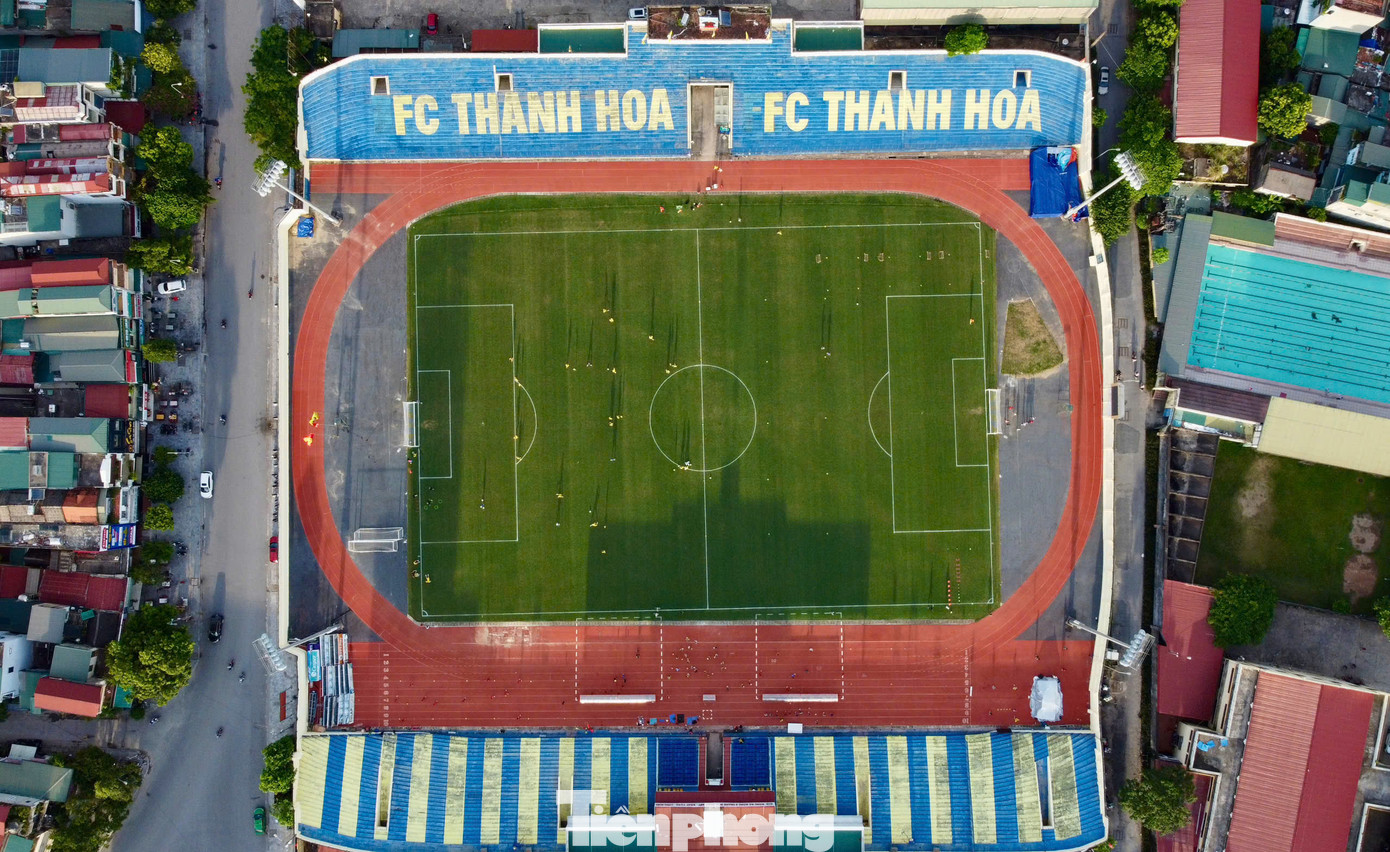 Ngay sau chiến thắng 3-1 trước Shan United ở trận mở màn Giải bóng đá các CLB Đông Nam Á, các cầu thủ CLB Đông Á Thanh Hóa đã quay lại sân tập nhằm chuẩn bị cho trận Siêu Cúp bóng đá Quốc gia 2023/2024.