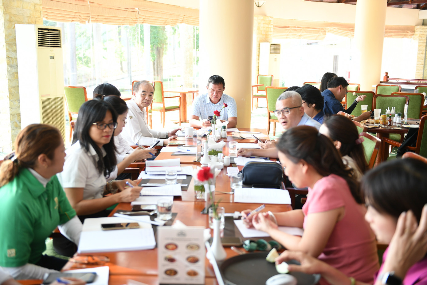 "Mọi khâu trong công tác tổ chức, từ sân bãi đến hậu cần phải được chuẩn bị chu đáo và kỹ lưỡng", ông Cấn Phi Khanh nói trong cuộc họp. "Mọi khâu trong công tác tổ chức, từ sân bãi đến hậu cần phải được chuẩn bị chu đáo và kỹ lưỡng", ông Cấn Phi Khanh nói trong cuộc họp.