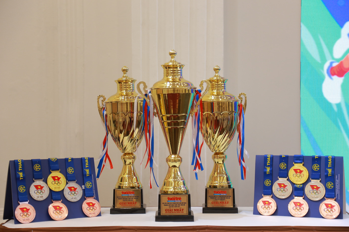 Giải cầu lông học sinh - sinh viên thành phố Hà Nội mở rộng tranh Cúp báo Tuổi trẻ Thủ đô các mùa trước đã thu hút gần 1.200 VĐV tham dự. Giải cầu lông học sinh - sinh viên thành phố Hà Nội mở rộng tranh Cúp báo Tuổi trẻ Thủ đô các mùa trước đã thu hút gần 1.200 VĐV tham dự.