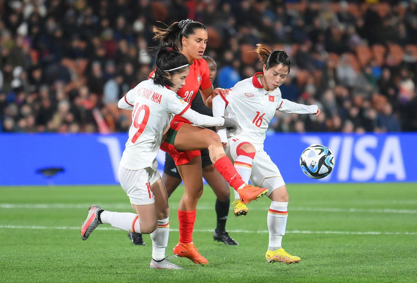 ĐT nữ Việt Nam tiếp tục đi tìm bàn thắng đầu tiên sau thất bại 0-2 trước Bồ Đào Nha ảnh 56