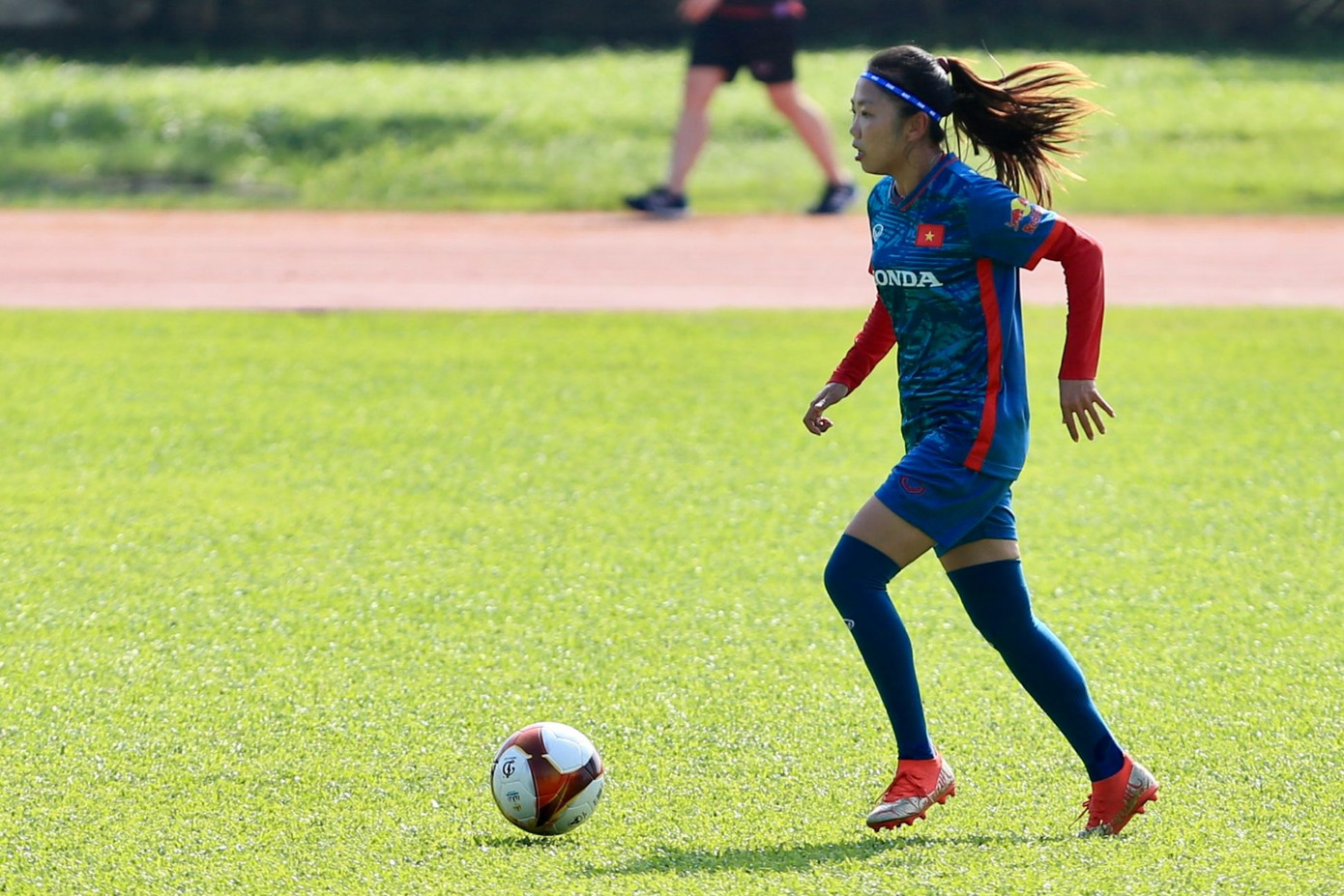 Huỳnh Như trên sân tập NIPES cùng ĐT nữ Việt Nam. (Ảnh: Nguyễn Cường) Huỳnh Như trên sân tập NIPES cùng ĐT nữ Việt Nam. (Ảnh: Nguyễn Cường)