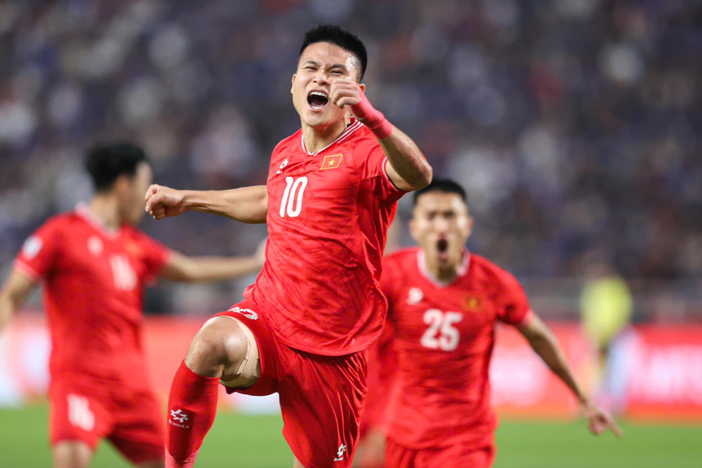 Khi đội tuyển chiến thắng, niềm vui và sự phấn khích dần trở lại. Khi đội tuyển chiến thắng, niềm vui và sự phấn khích dần trở lại.