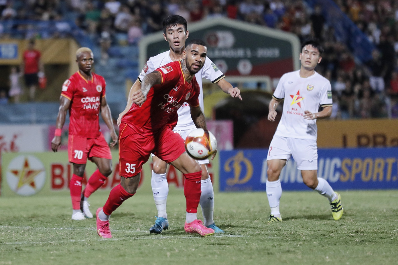 CAHN bị Hà Tĩnh chia điểm, cục diện cuộc đua vô địch thêm gay cấn ảnh 20 CAHN bị Hà Tĩnh chia điểm, cục diện cuộc đua vô địch thêm gay cấn ảnh 20