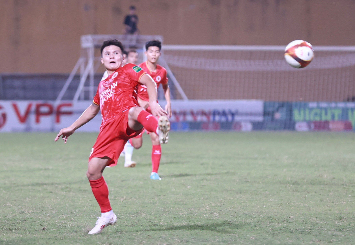 Không còn vấn đề về cảm giác bóng, Quang Hải đang dần lấy lại hình ảnh của chính mình trước đây, với sự ngẫu hứng và hiệu quả.