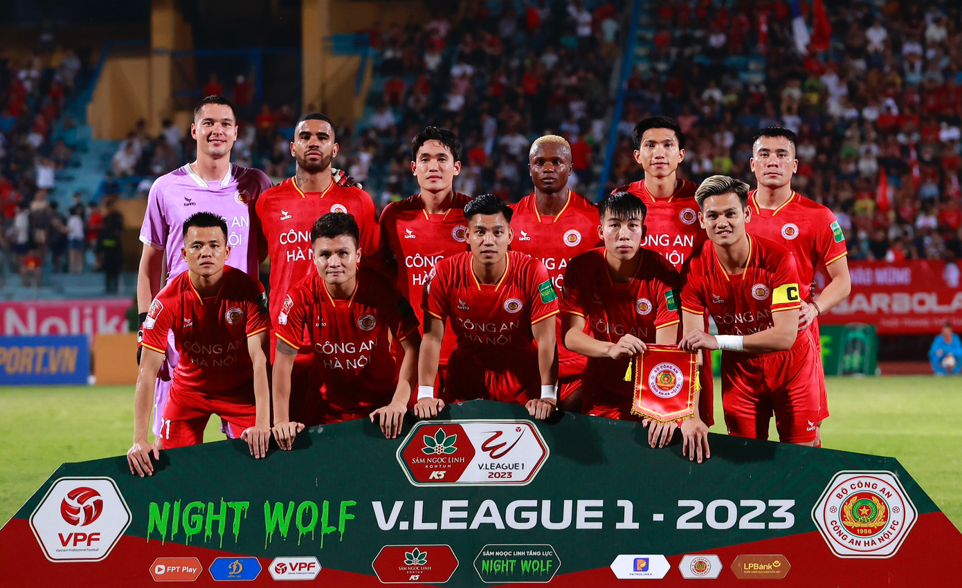 Quang Hải bước vào trận đấu trong sự hoài nghi. Nhiều người đặt câu hỏi liệu ngôi sao 26 tuổi có thể lấy lại phong độ tốt nhất sau quãng thời gian dự bị ở Pau FC, và anh có thực sự phù hợp với CAHN sau 2 trận đầu gây thất vọng?