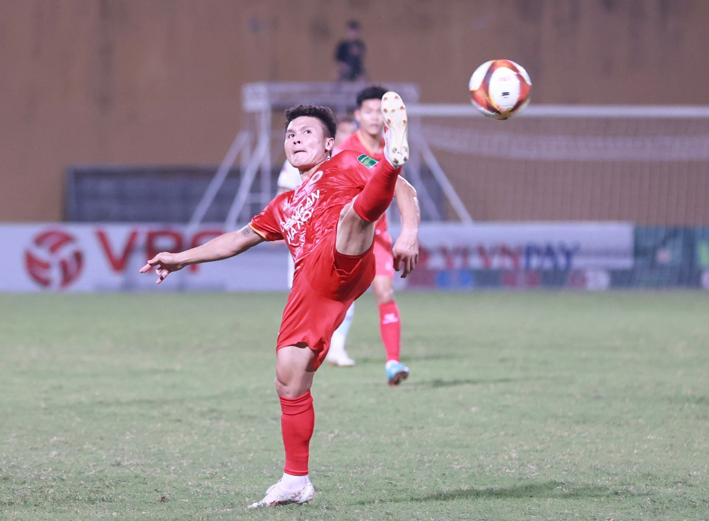 Không còn vấn đề về cảm giác bóng, Quang Hải đang dần lấy lại hình ảnh của chính mình trước đây, với sự ngẫu hứng và hiệu quả.