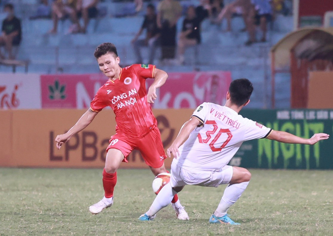 Không còn vấn đề về cảm giác bóng, Quang Hải đang dần lấy lại hình ảnh của chính mình trước đây, với sự ngẫu hứng và hiệu quả.