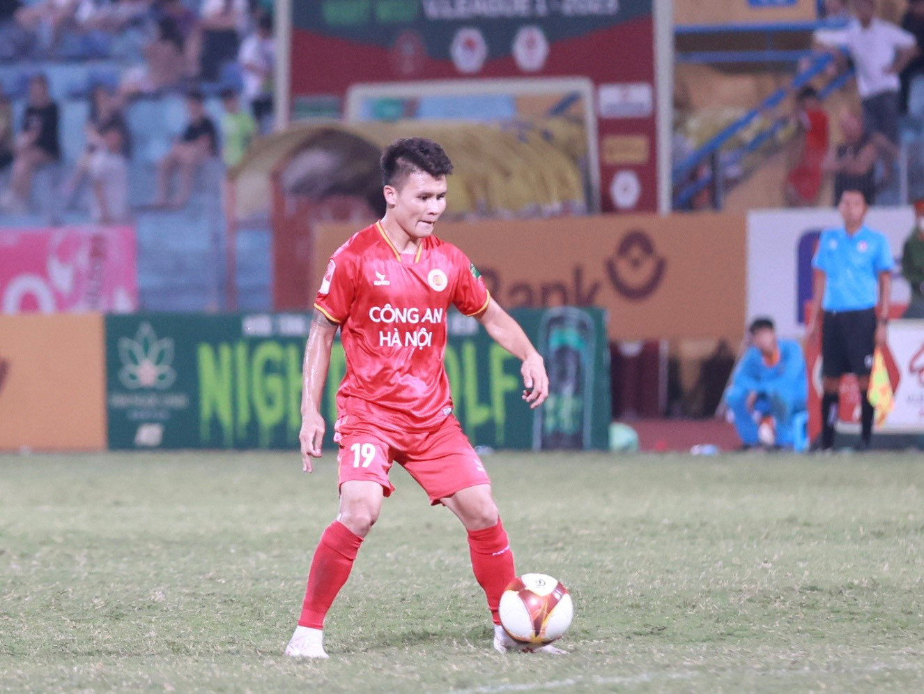 Không còn vấn đề về cảm giác bóng, Quang Hải đang dần lấy lại hình ảnh của chính mình trước đây, với sự ngẫu hứng và hiệu quả.