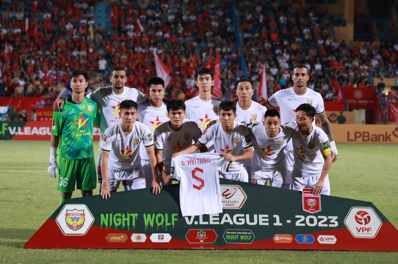 CAHN bị Hà Tĩnh chia điểm, cục diện cuộc đua vô địch thêm gay cấn ảnh 5 CAHN bị Hà Tĩnh chia điểm, cục diện cuộc đua vô địch thêm gay cấn ảnh 5