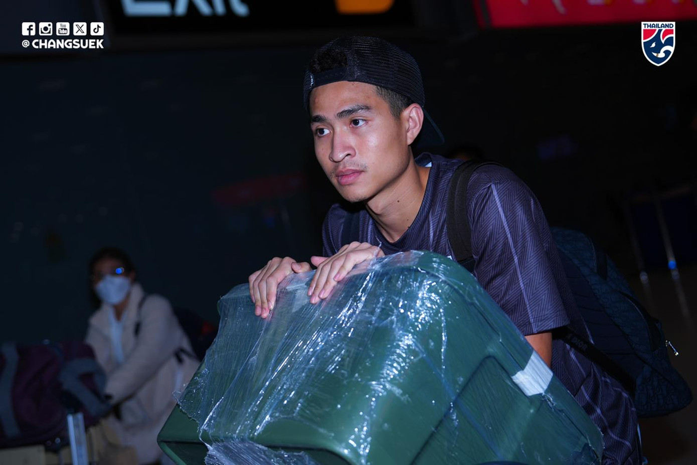 Các tuyển thủ Thái về nước trong chiều muộn ngày 3/1. (Ảnh: Changseuk)