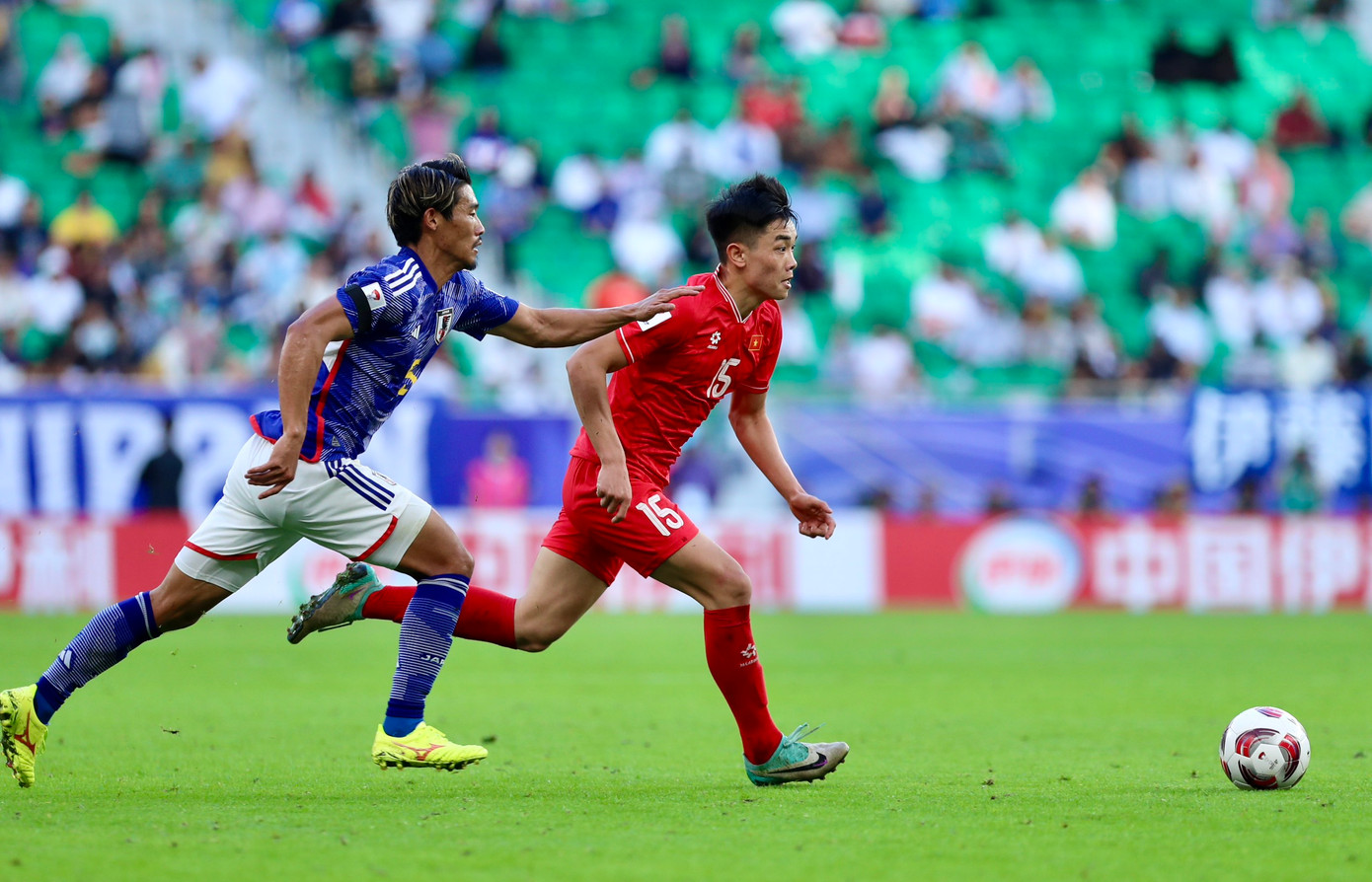 Những bước chạy dũng mãnh của Đình Bắc trong trận gặp Nhật Bản. (Ảnh: Hữu Phạm) Những bước chạy dũng mãnh của Đình Bắc trong trận gặp Nhật Bản. (Ảnh: Hữu Phạm)
