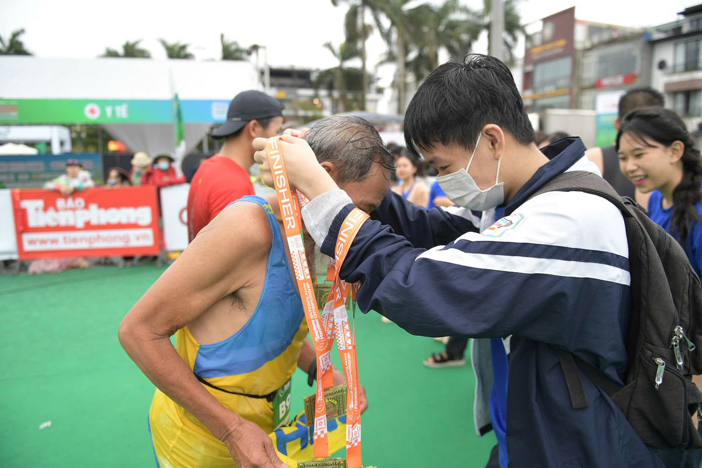 Những khoảnh khắc đáng nhớ của vận động viên 73 tuổi thuộc CLB Phú Mỹ Hưng Runner.