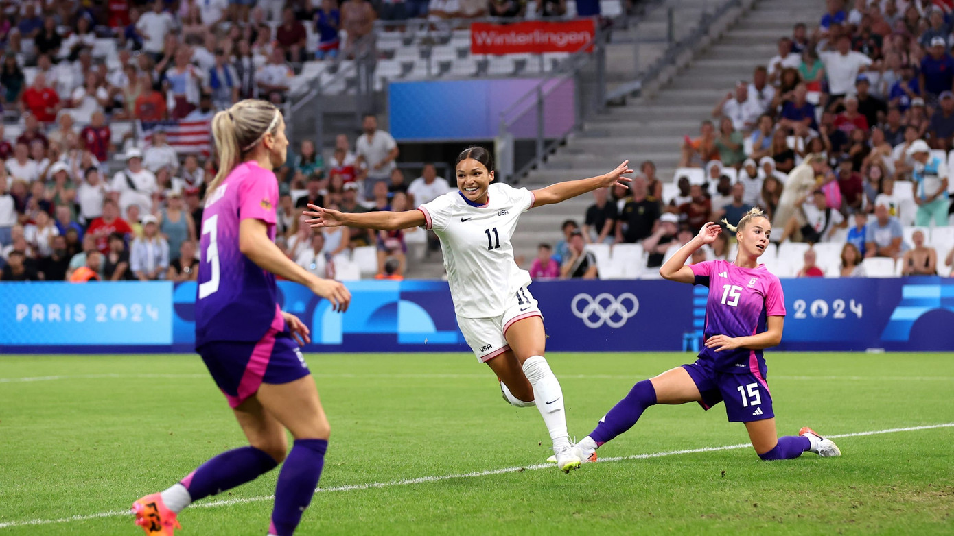 Tuyển nữ Mỹ lần thứ 6 vào chung kết Olympic nhờ bàn thắng hiệp phụ trước tuyển Đức ảnh 5