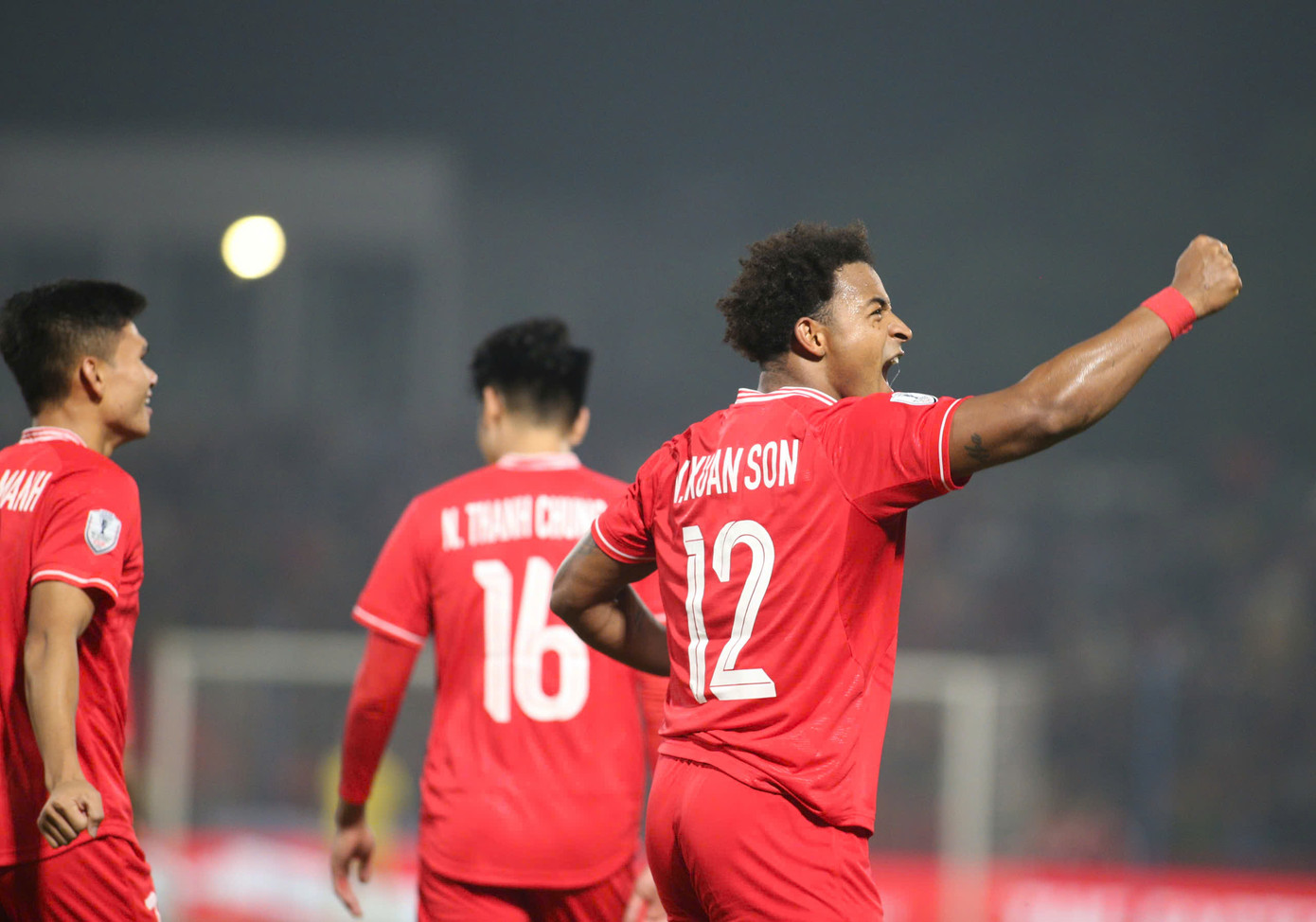 Chân sút nhập tịch gốc Brazil mang tới giải pháp cho các vấn đề của đội tuyển. Chân sút nhập tịch gốc Brazil mang tới giải pháp cho các vấn đề của đội tuyển.