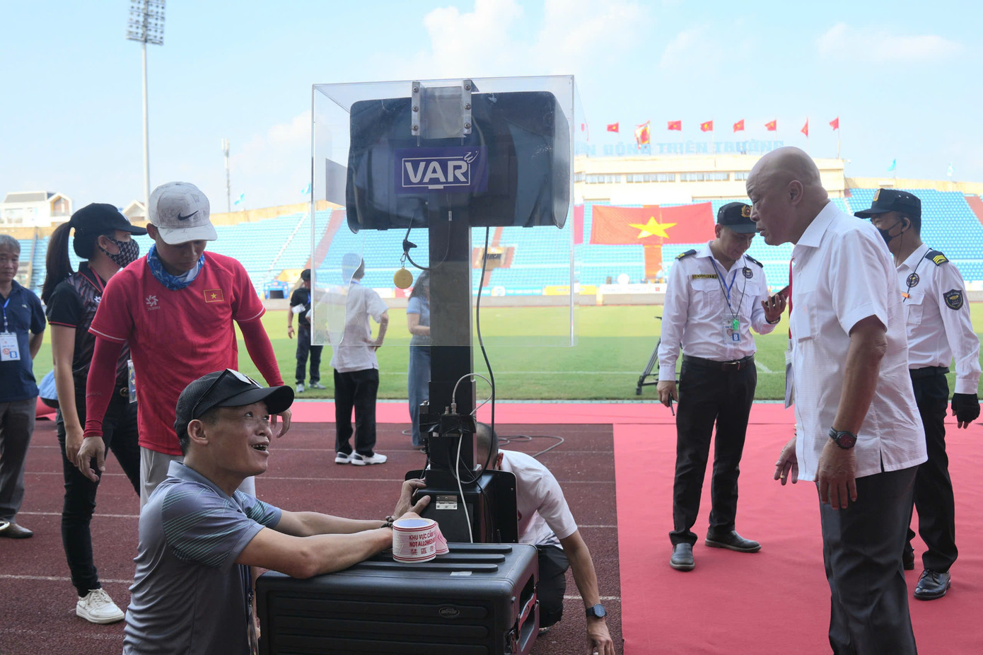 Điều này sẽ cung cấp nhiều góc quan sát tốt hơn cho các trọng tài phòng VAR, hỗ trợ trọng tài chính đưa ra các quyết định nhanh chóng và chính xác ở trận đấu đỉnh cao tại Thiên Trường. Điều này sẽ cung cấp nhiều góc quan sát tốt hơn cho các trọng tài phòng VAR, hỗ trợ trọng tài chính đưa ra các quyết định nhanh chóng và chính xác ở trận đấu đỉnh cao tại Thiên Trường.