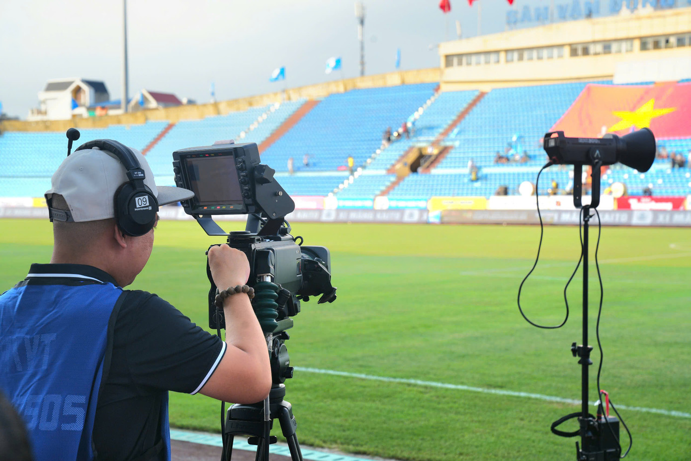 Với những nỗ lực của Ban tổ chức và sự chuẩn bị công phu của FPT Play, trận Siêu cúp bóng đá Quốc gia - Cúp THACO 2023/2024 hứa hẹn vô cùng hấp dẫn cả về tính chuyên môn cũng như giải trí. Với những nỗ lực của Ban tổ chức và sự chuẩn bị công phu của FPT Play, trận Siêu cúp bóng đá Quốc gia - Cúp THACO 2023/2024 hứa hẹn vô cùng hấp dẫn cả về tính chuyên môn cũng như giải trí.