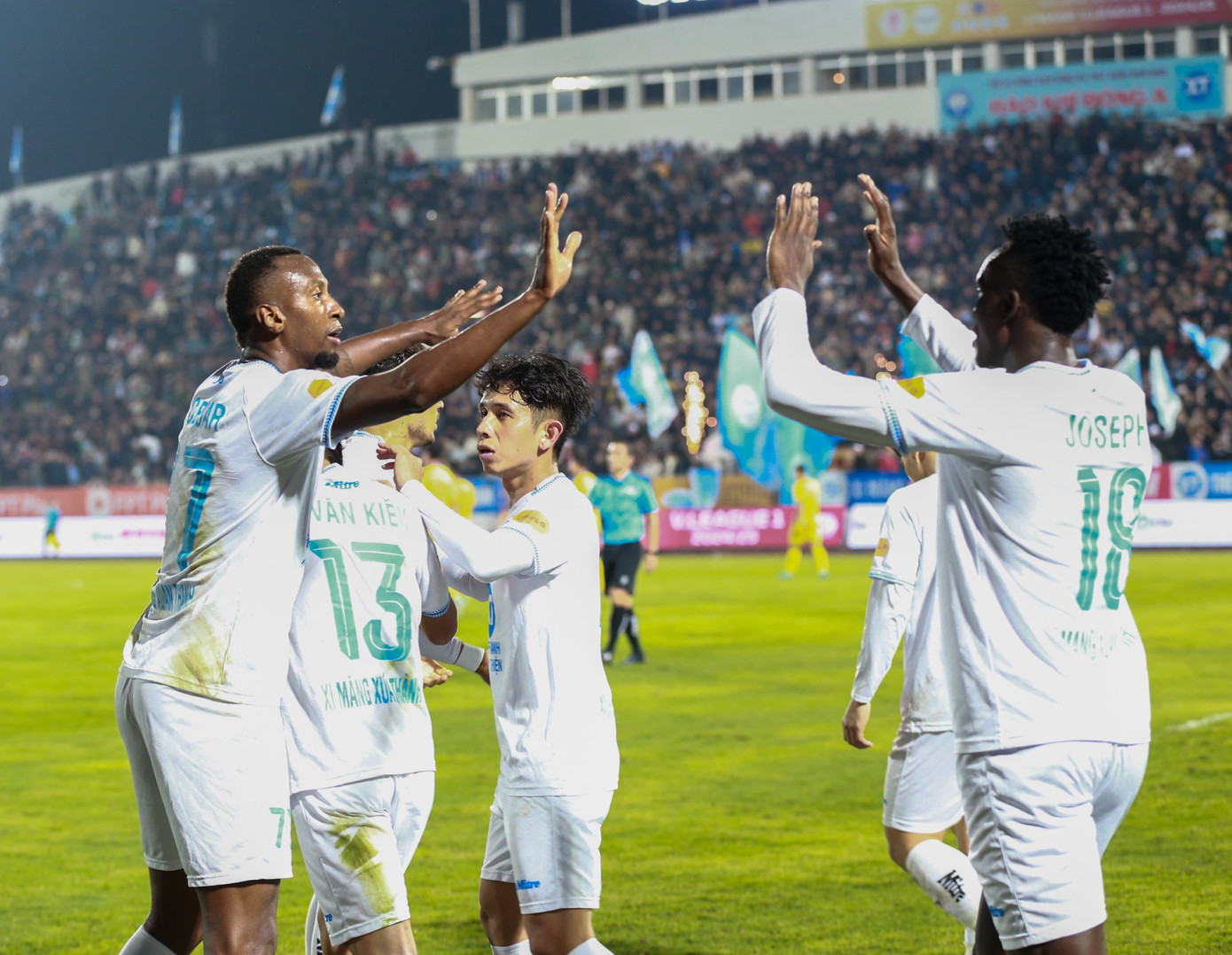 Hà Nội thay tướng vẫn trắng tay trên sân Thiên Trường ảnh 18 Hà Nội thay tướng vẫn trắng tay trên sân Thiên Trường ảnh 18