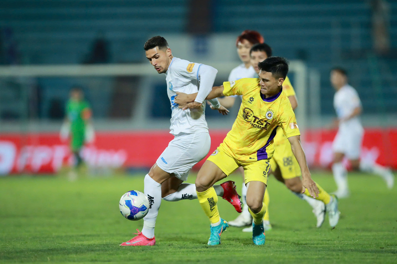 Hà Nội thay tướng vẫn trắng tay trên sân Thiên Trường ảnh 12 Hà Nội thay tướng vẫn trắng tay trên sân Thiên Trường ảnh 12