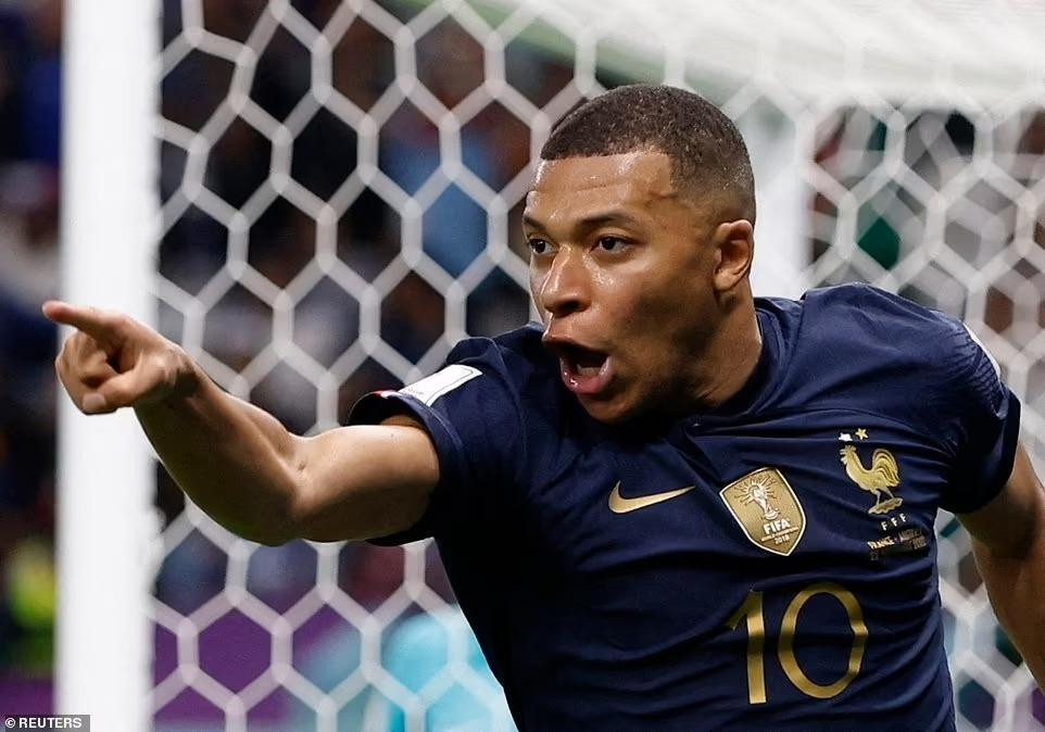 Mbappe và các đồng đội đã có đêm diễn xuất sắc tại Al Janoub. (Ảnh: Getty Images)
