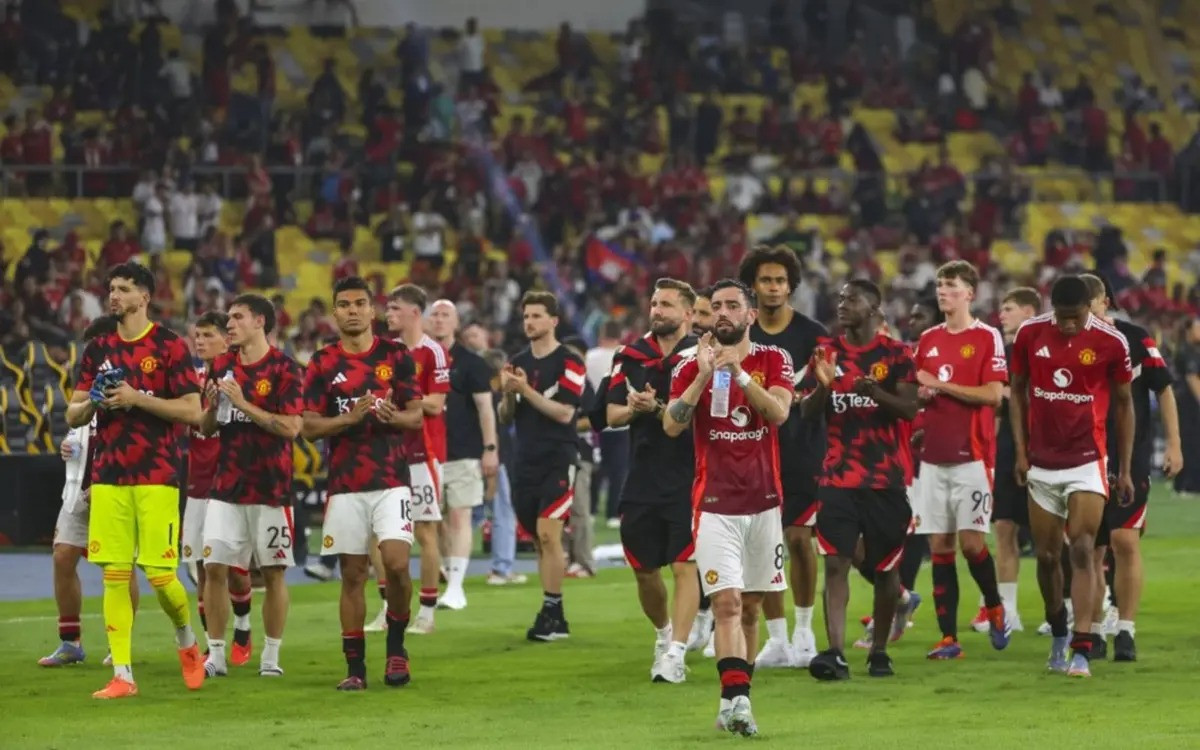 MU hiện là tập hợp rất nhiều cầu thủ thiếu chất lượng giá cao. MU hiện là tập hợp rất nhiều cầu thủ thiếu chất lượng giá cao.