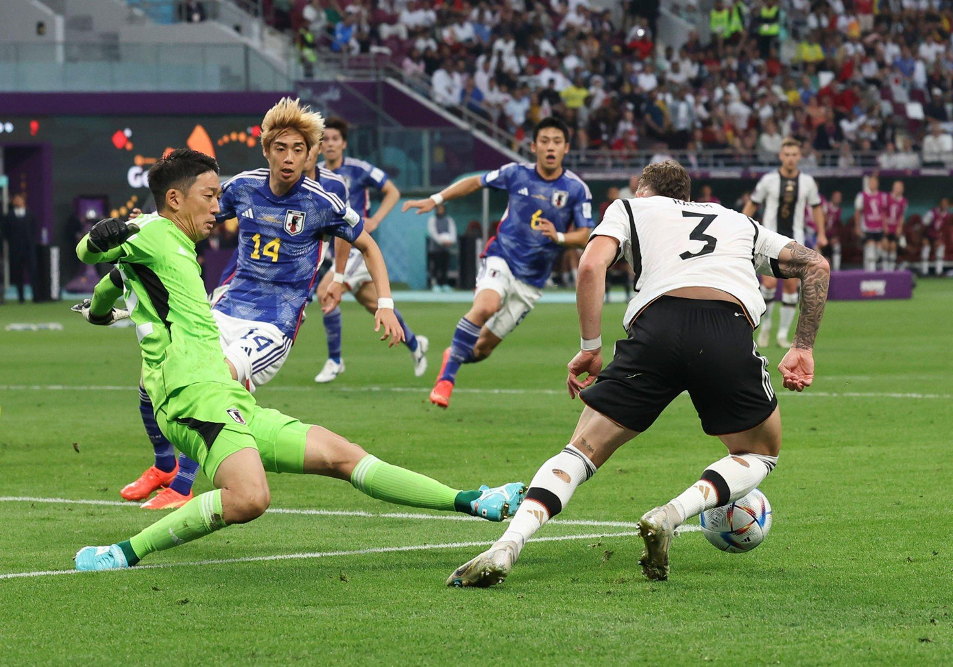 Tình huống phạm lỗi dẫn đến quả phạt đền phút 33. Tình huống phạm lỗi dẫn đến quả phạt đền phút 33.