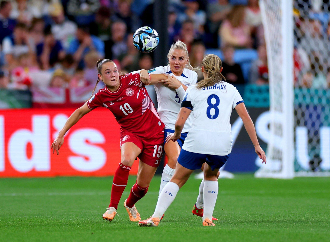  Đánh bại Đan Mạch, Anh rộng cửa vào vòng 1/8 ảnh 25