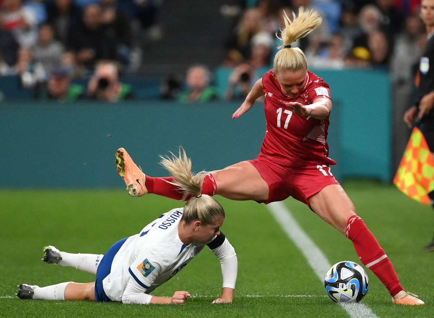  Đánh bại Đan Mạch, Anh rộng cửa vào vòng 1/8 ảnh 31