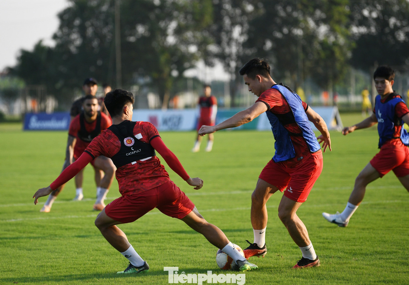 Anh thuộc mẫu hậu vệ hiện đại, chơi toàn diện và không chỉ giỏi phòng ngự còn rất hữu hiệu khi tấn công, đặc biệt là ghi bàn.