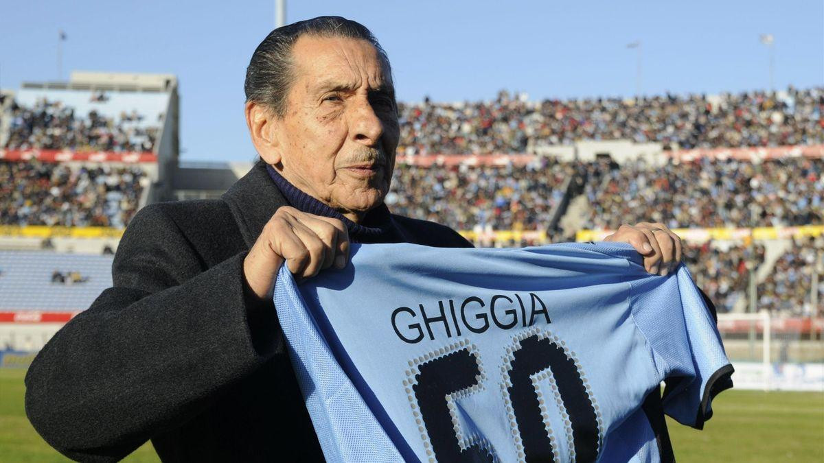 Alcides Ghiggia, người ghi bàn quyết định vào lưới Brazil giúp Uruguay lên ngôi vô địch.