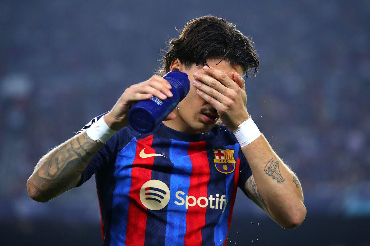Bellerin là hình ảnh thu nhỏ của Barca, gã khổng lồ nay trở nên tầm thường. (Ảnh: Getty Images) Bellerin là hình ảnh thu nhỏ của Barca, gã khổng lồ nay trở nên tầm thường. (Ảnh: Getty Images)