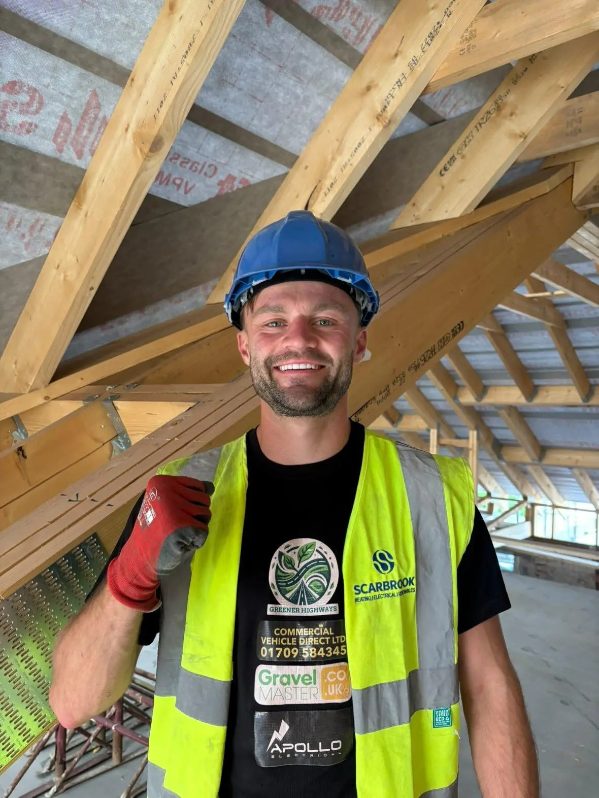 Padley đang làm công việc thợ điện tại Doncaster, Anh. Padley đang làm công việc thợ điện tại Doncaster, Anh.