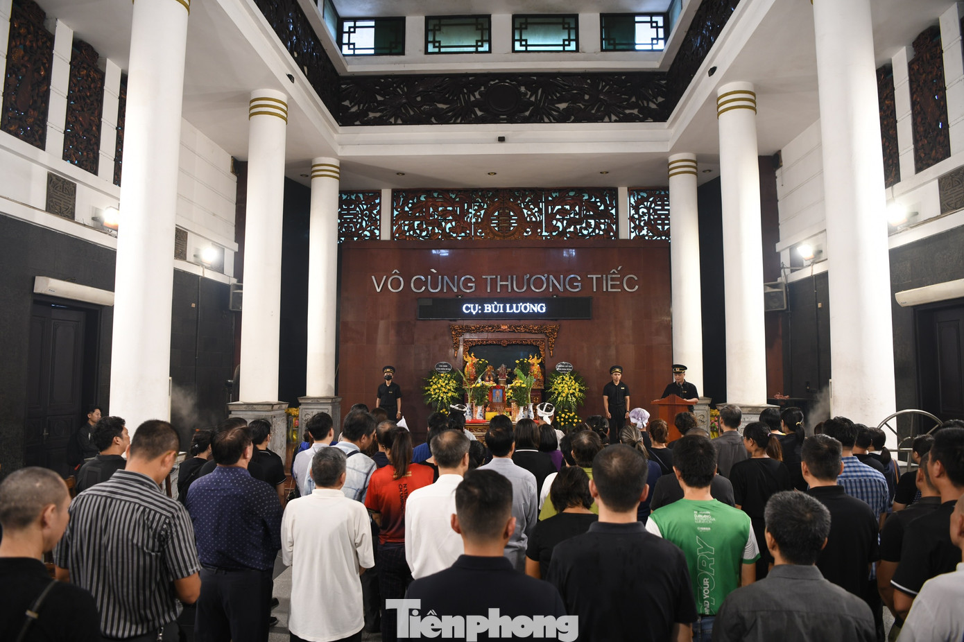 Trong cộng đồng chạy bộ, tất cả đều kính trọng, thương mến gọi huyền thoại Bùi Lương là "Bố", bởi như họ nói, ông chăm sóc, hướng dẫn tận tình như một người cha đối với các con. Trong cộng đồng chạy bộ, tất cả đều kính trọng, thương mến gọi huyền thoại Bùi Lương là "Bố", bởi như họ nói, ông chăm sóc, hướng dẫn tận tình như một người cha đối với các con.