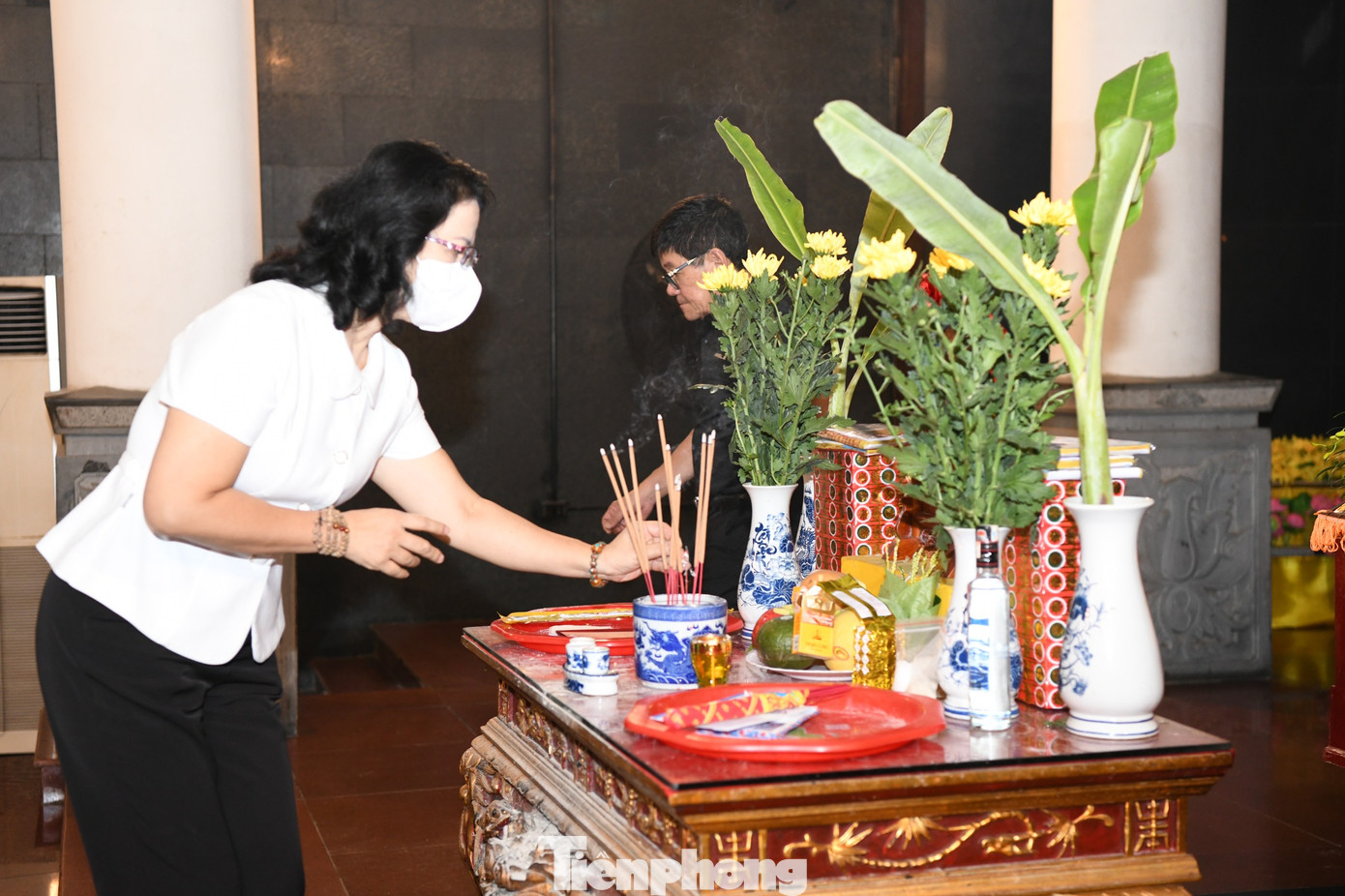 Bà Nguyễn Thị Phượng, Phó Tổng Giám đốc Agribank tỏ niềm thương tiếc với cụ Bùi Lương. Trong sổ tang, bà xúc động viết: "Vô cùng kính nhớ và thương tiếc ông, người thầy đáng kính của cán bộ, công nhân viên và những người yêu chạy bộ của Agribank. Cầu chúc ông an giấc ngàn thu!". Bà Nguyễn Thị Phượng, Phó Tổng Giám đốc Agribank tỏ niềm thương tiếc với cụ Bùi Lương. Trong sổ tang, bà xúc động viết: "Vô cùng kính nhớ và thương tiếc ông, người thầy đáng kính của cán bộ, công nhân viên và những người yêu chạy bộ của Agribank. Cầu chúc ông an giấc ngàn thu!".