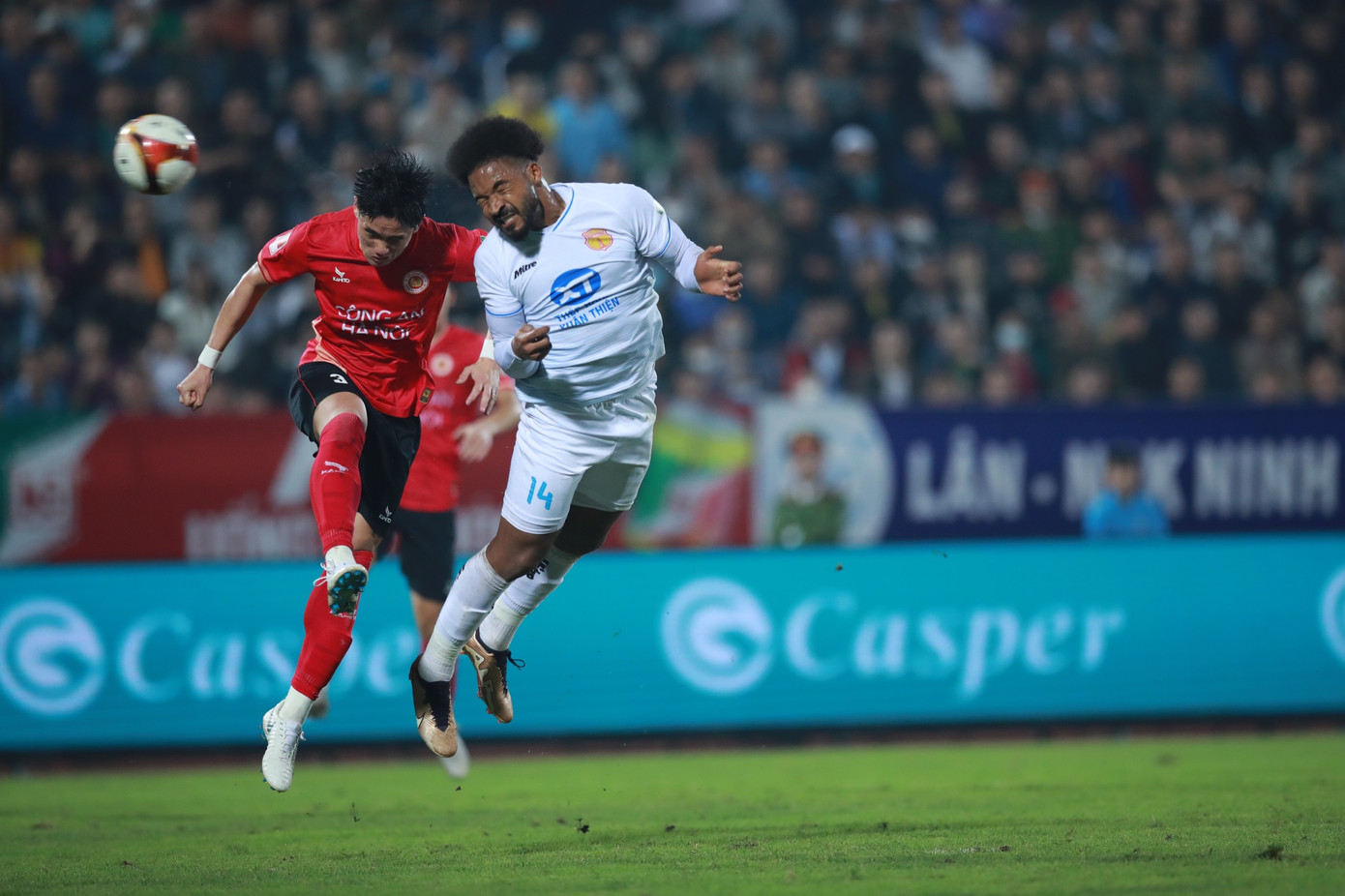 Cầm hoà CAHN, Nam Định vững ngôi đầu V-League ảnh 22