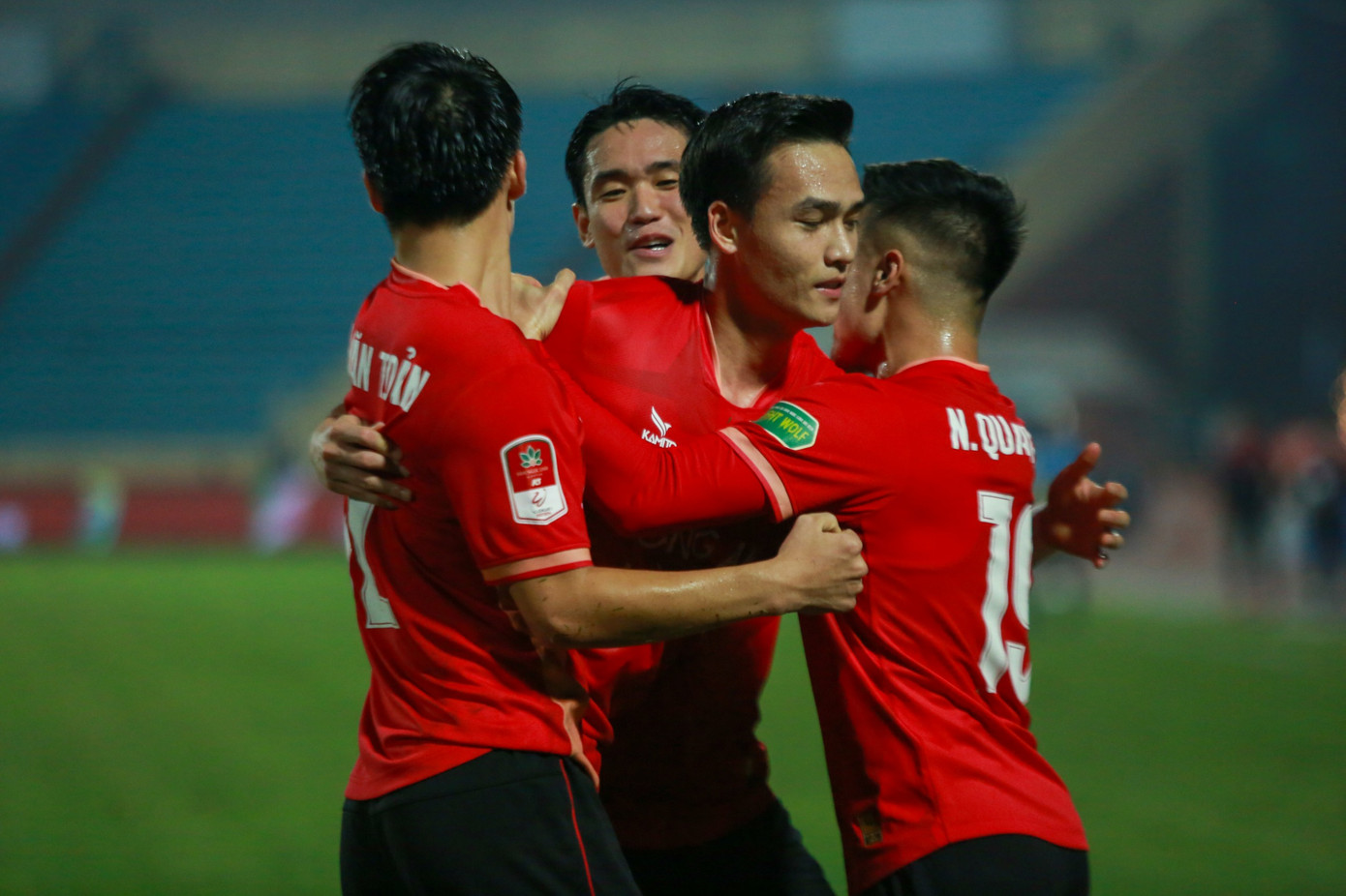Cầm hoà CAHN, Nam Định vững ngôi đầu V-League ảnh 16