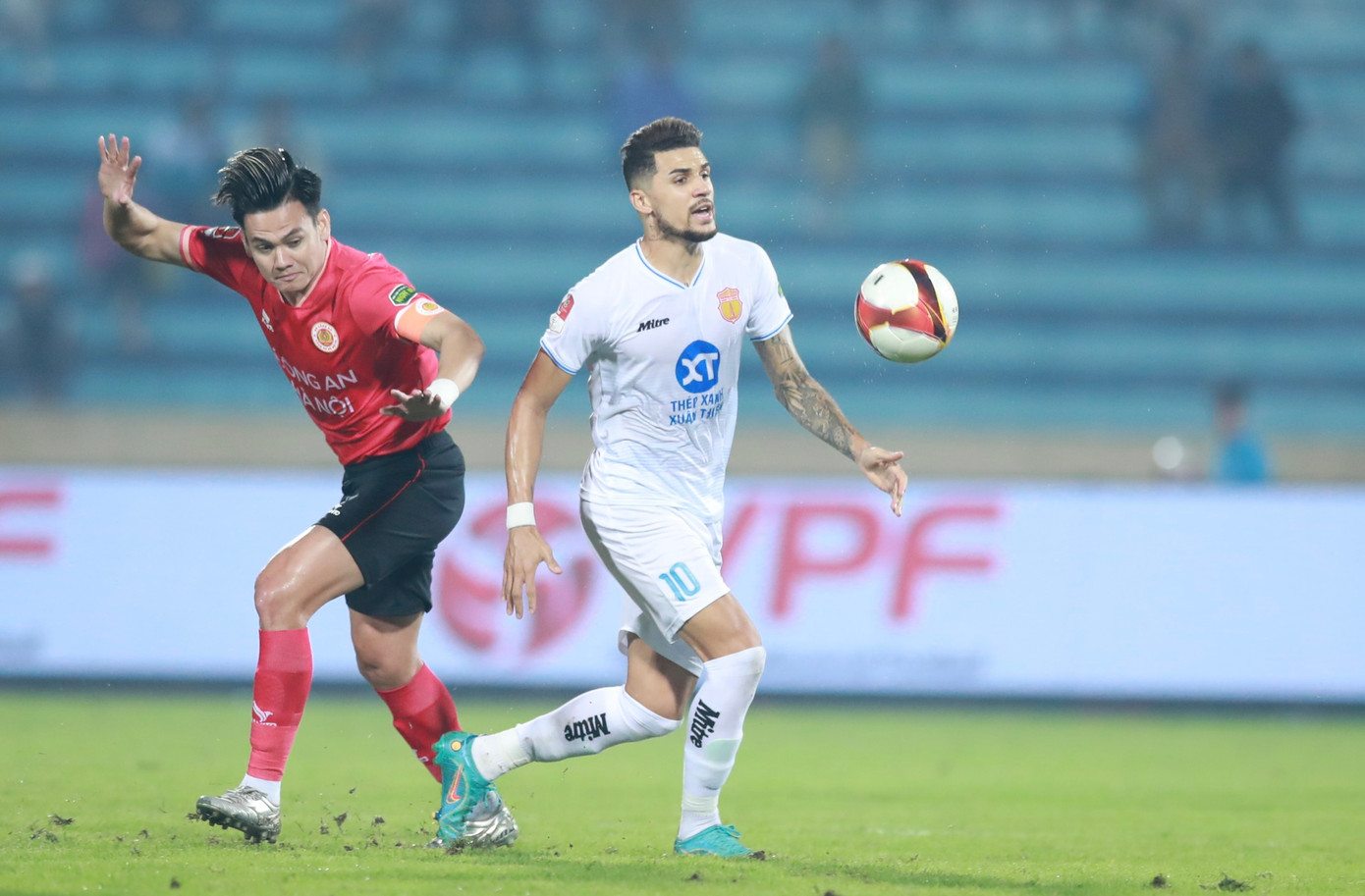 Cầm hoà CAHN, Nam Định vững ngôi đầu V-League ảnh 18