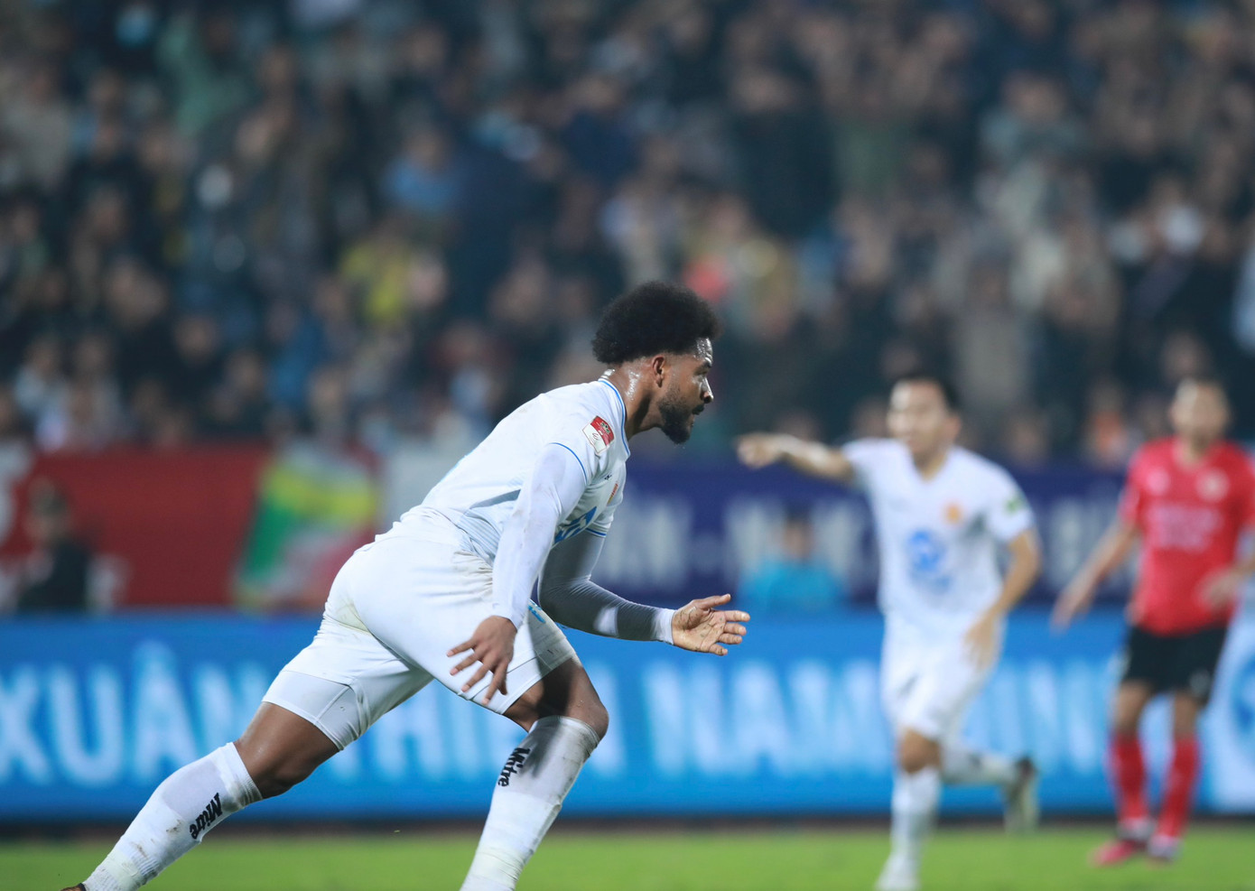 Cầm hoà CAHN, Nam Định vững ngôi đầu V-League ảnh 29