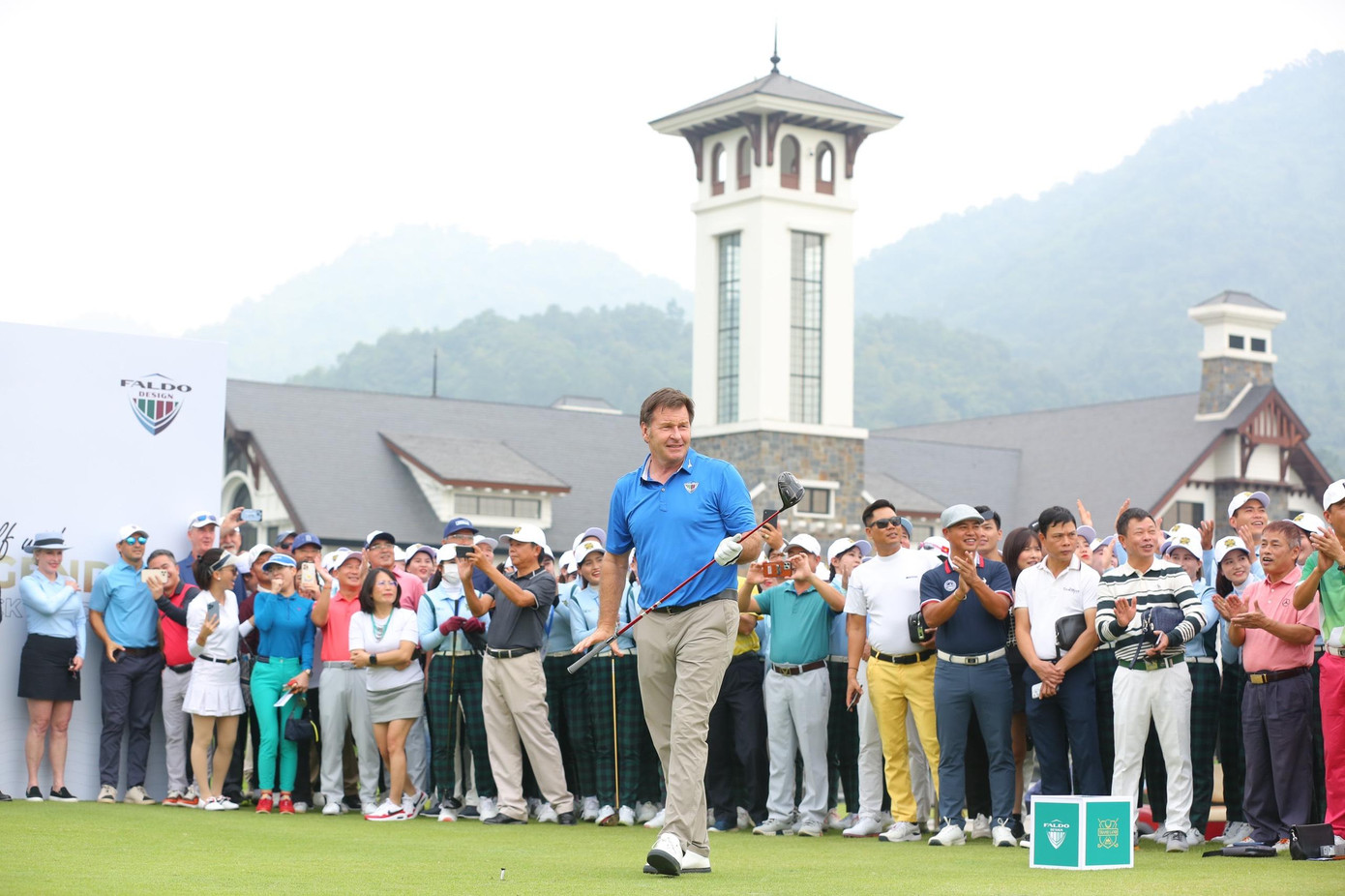 Thời còn thi đấu, Sir Nick Fado thường tập luyện bằng cách đánh tới 800 quả bóng mỗi ngày.