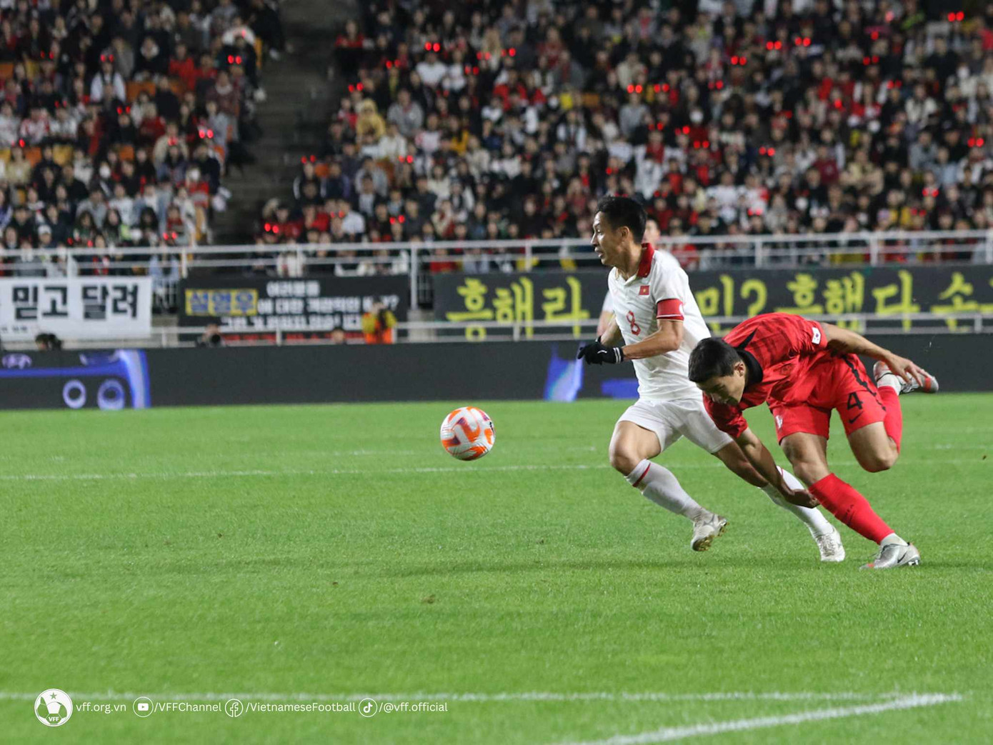 Đội tuyển Hàn Quốc dội mưa bàn thắng vào lưới đội tuyển Việt Nam ảnh 41