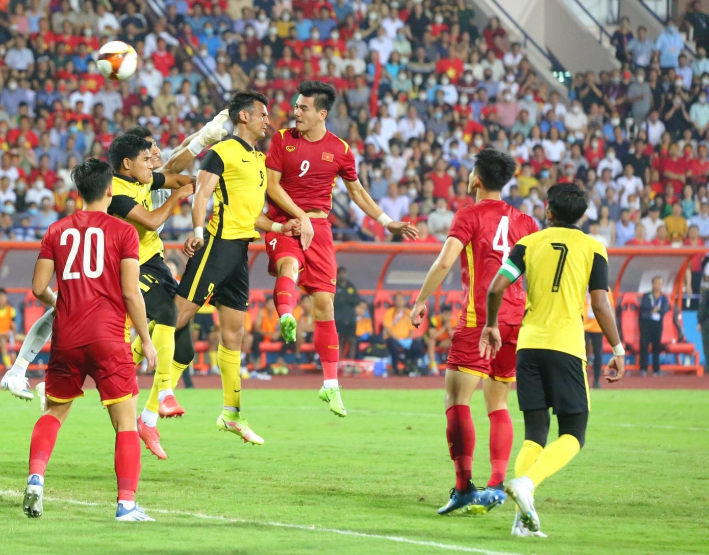 Khoảnh khắc Tiến Linh ghi bàn phút 111, đưa U23 Việt Nam vào chung kết. (Ảnh: Như Ý) Khoảnh khắc Tiến Linh ghi bàn phút 111, đưa U23 Việt Nam vào chung kết. (Ảnh: Như Ý)