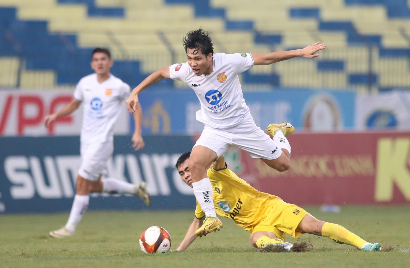 Thắng Đông Á Thanh Hoá, Nam Định vững ngôi đầu LPBank V-League 2024/25 ảnh 5