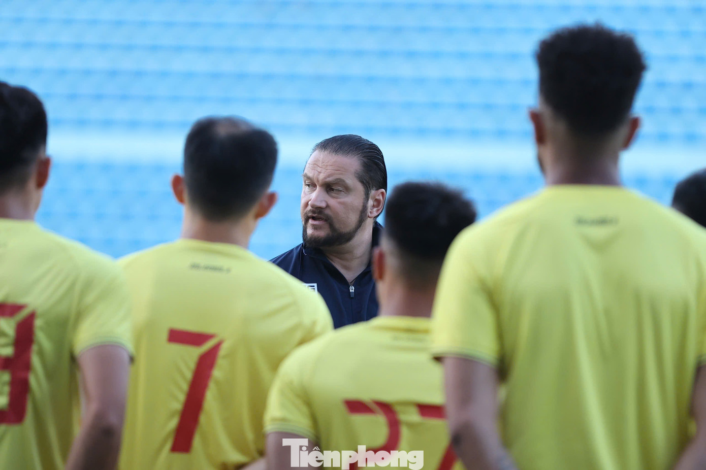 Chiến lược gia 48 tuổi rất giỏi trong việc tạo ra các chiến binh cũng như truyền lửa cho các học trò trong suốt trận đấu nhằm tạo nên kỳ tích.