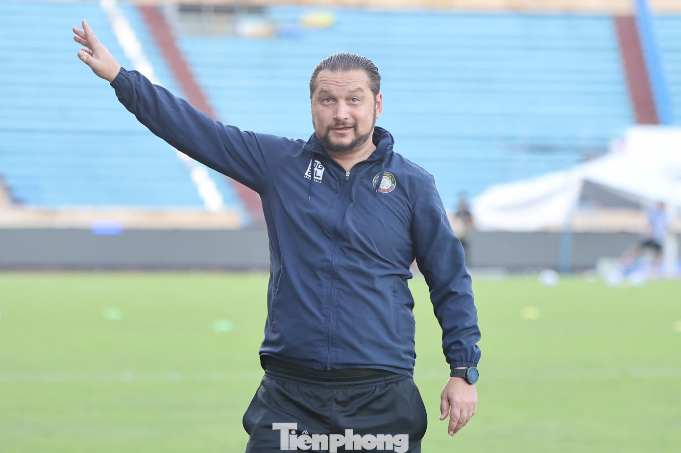 "Chúng tôi sẽ nỗ lực hết mình cho trận Siêu Cúp bóng đá Quốc gia 2023/2024", chiến lược gia người Bulgaria tuyên bố.