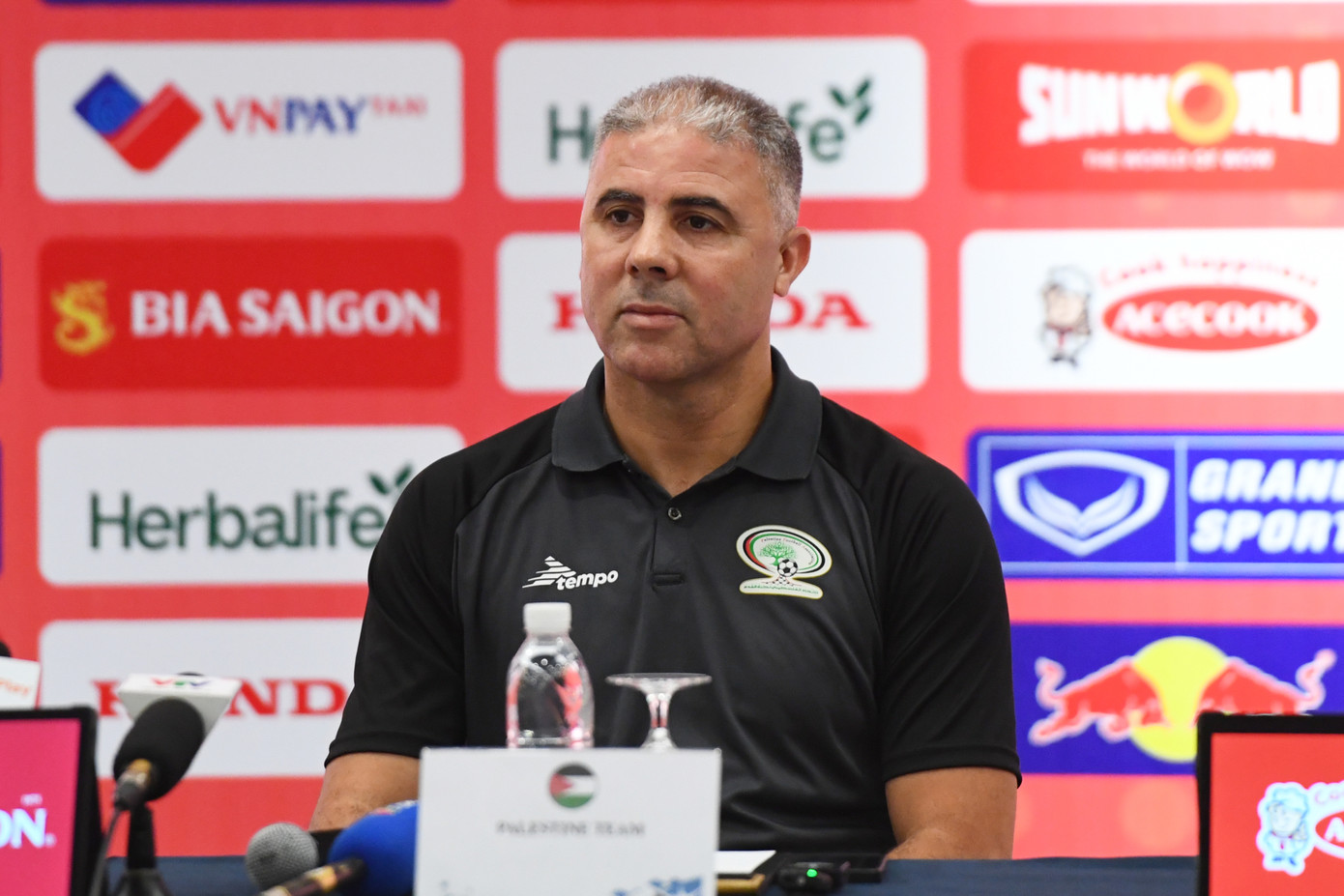 HLV của ĐT Palestine, Makram Daboub. (Ảnh: G.N)