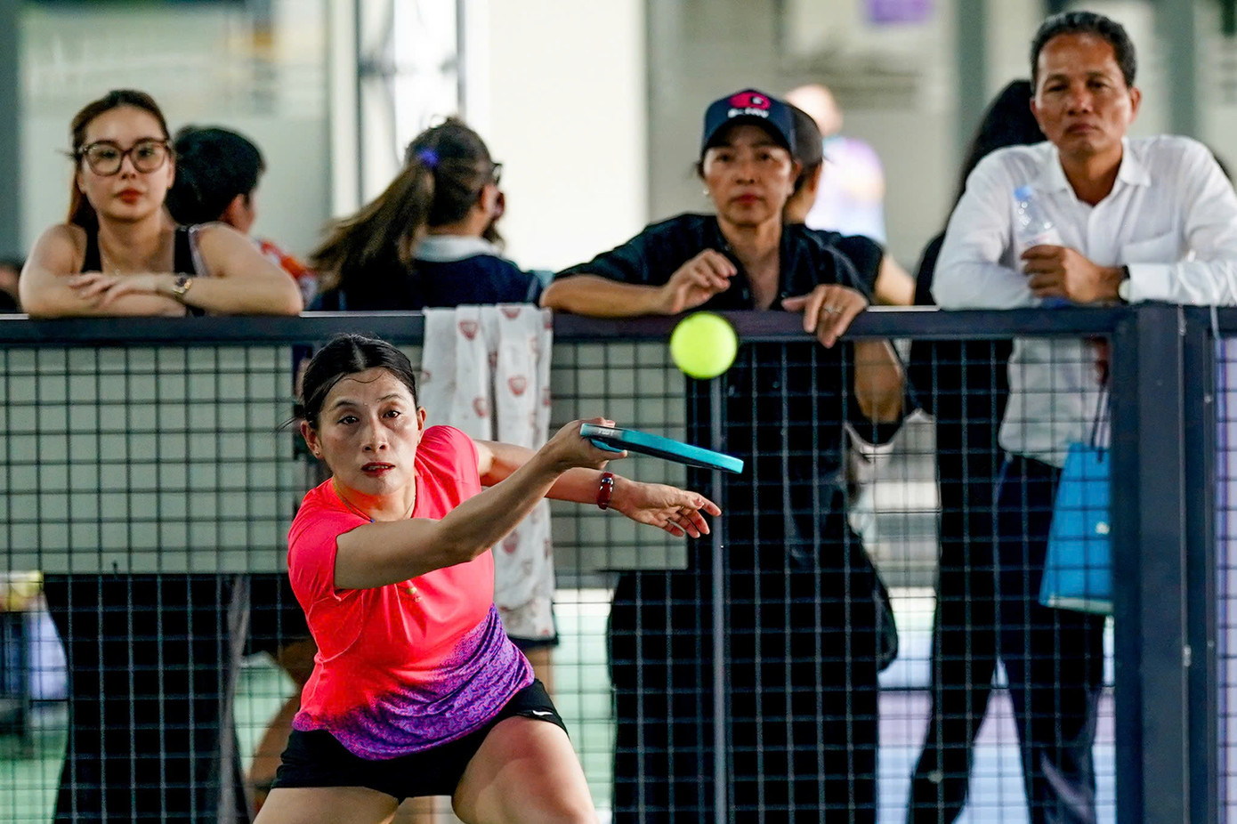 Những trận đấu với tốc độ và cường độ cao thu hút rất nhiều sự quan tâm của người hâm mộ, đồng thời tạo nên tiếng reo hò cổ vũ khắp các sân đấu.