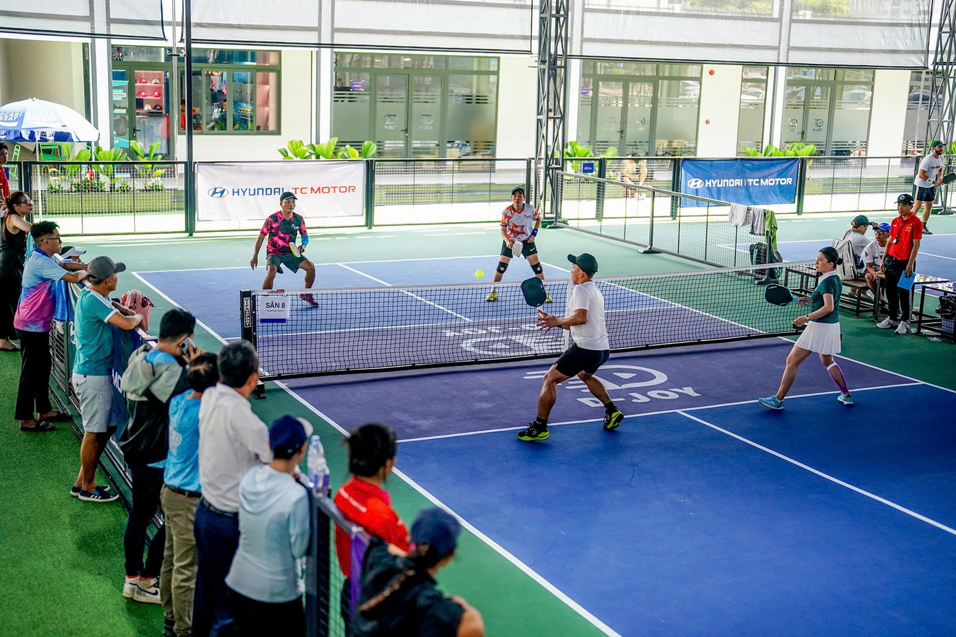 Một trong những trận nhận được sự cổ vũ của đông đảo khán giả là cặp Đặng Huỳnh Ngọc Châu/Nguyễn Thị Phương Thảo đấu với Phan Thanh Hùng/Nguyễn Thị Hồng Vân.