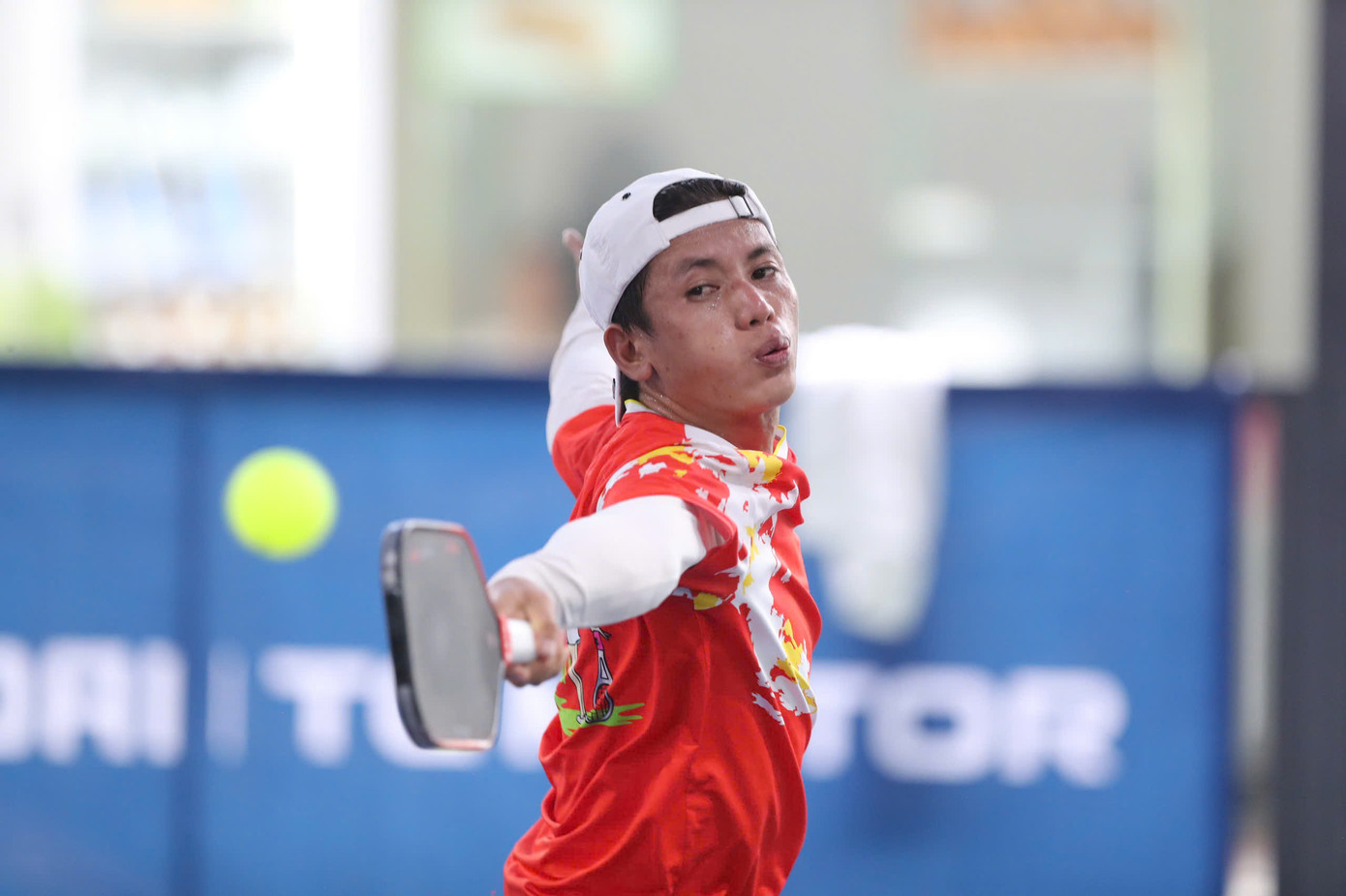 Pickleball đòi hỏi vận động viên phải vận động toàn thân, di chuyển liên tục và linh hoạt. Đặc biệt ở các trận chuyên nghiệp của Giải Pickleball Việt Nam 2025, những tay vợt tham dự đều ở trình độ cao nên tạo ra các diễn biến liên tục.