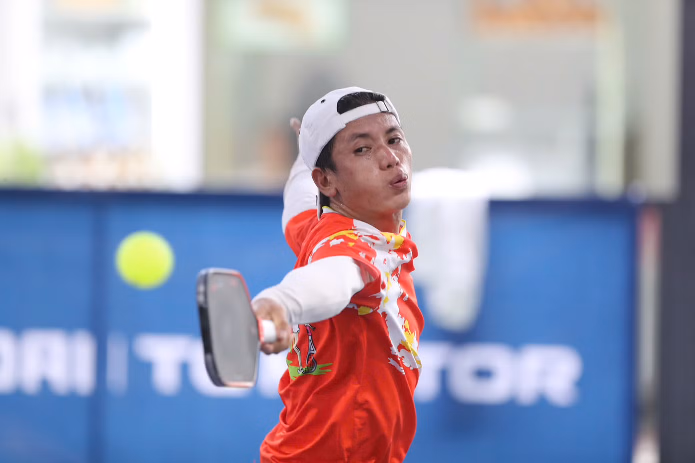 Pickleball đòi hỏi vận động viên phải vận động toàn thân, di chuyển liên tục và linh hoạt. Đặc biệt ở các trận chuyên nghiệp của Giải Pickleball Việt Nam 2025, những tay vợt tham dự đều ở trình độ cao nên tạo ra các diễn biến liên tục.