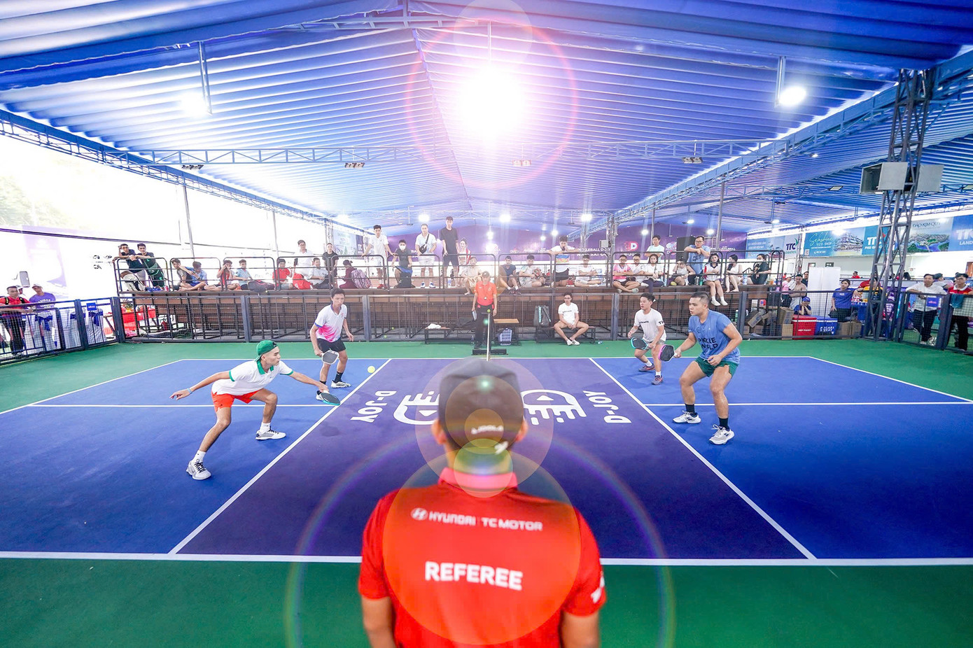 Chiều 4/7, Giải Pickleball Việt Nam - Cúp Hyundai Thành Công 2025 diễn ra Vòng loại đơn nam chuyên nghiệp hai lứa tuổi, đôi nam chuyên nghiệp (trên 35 tuổi), đôi nam nữ chuyên nghiệp (trên 35 tuổi), đơn nam phong trào (14-34 tuổi) và đơn nữ phong trào (trên 35 tuổi).