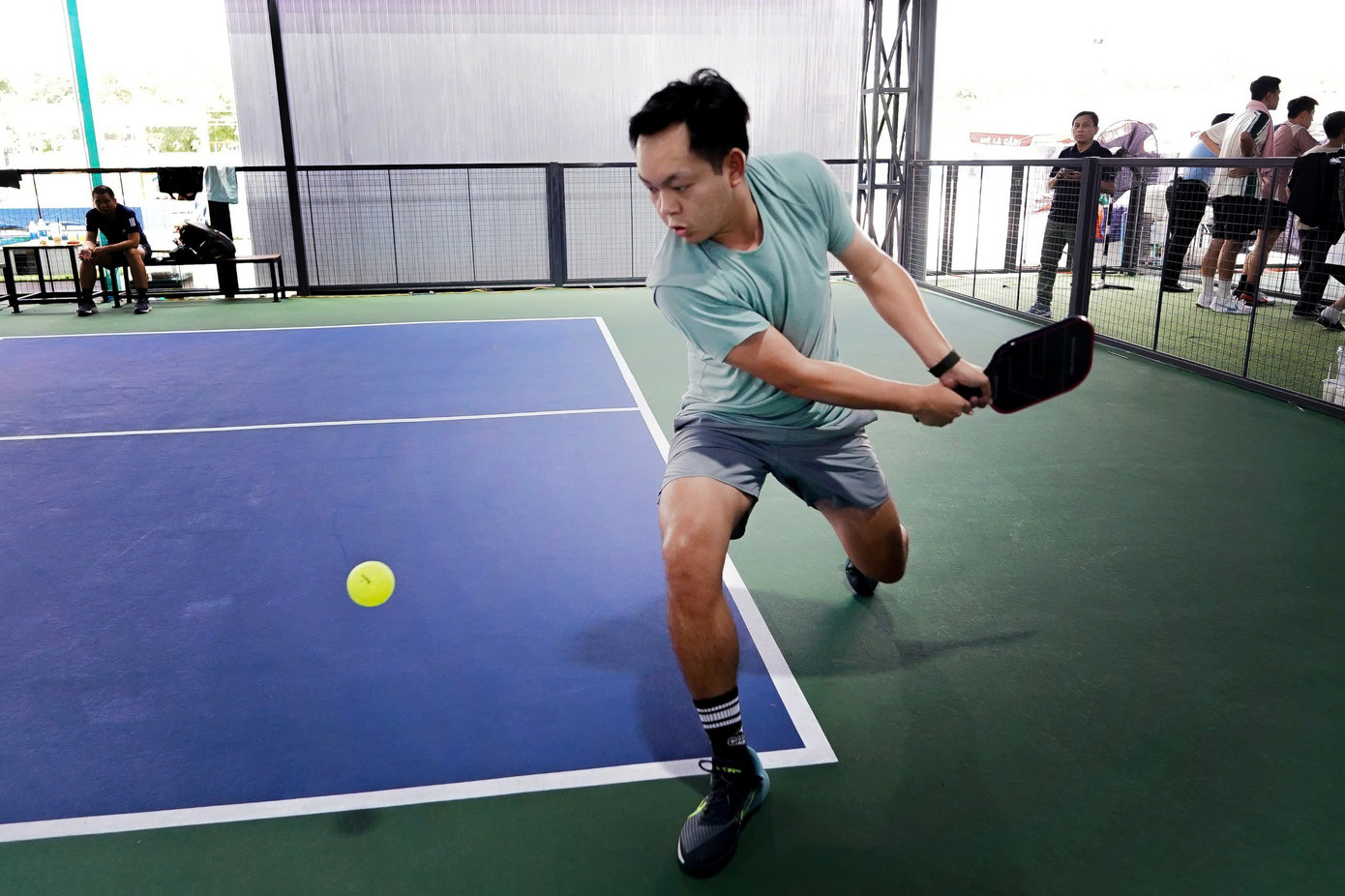Tay vợt Angus Chun Wai Lee cũng phô diễn nhiều kỹ thuật đỉnh cao trong buổi chiều ngày 4/7.
